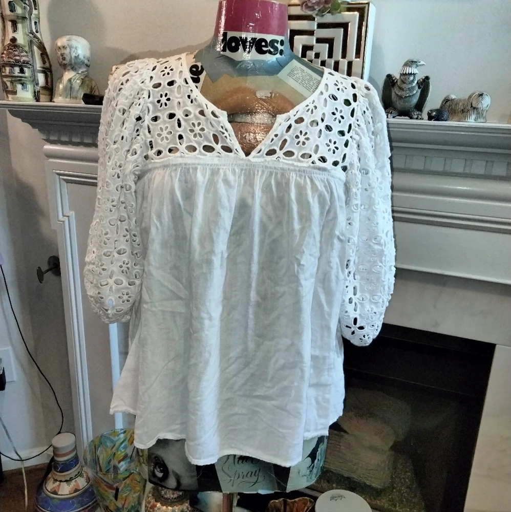 Anthropologie Lil white eyelet puff sleeve blouse size small